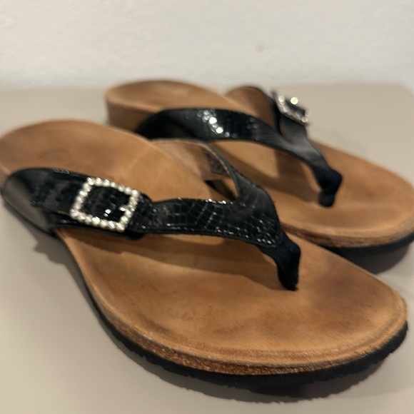 Vionic Shoes Size 8 - Picture 2 of 16